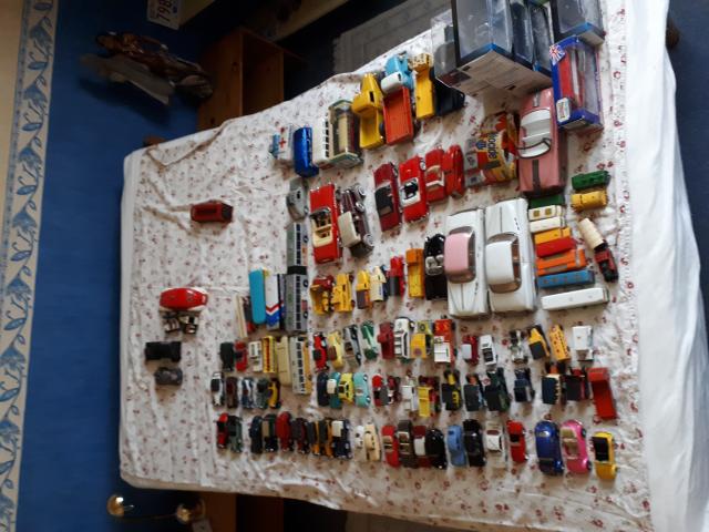 Lot de voitures miniatures