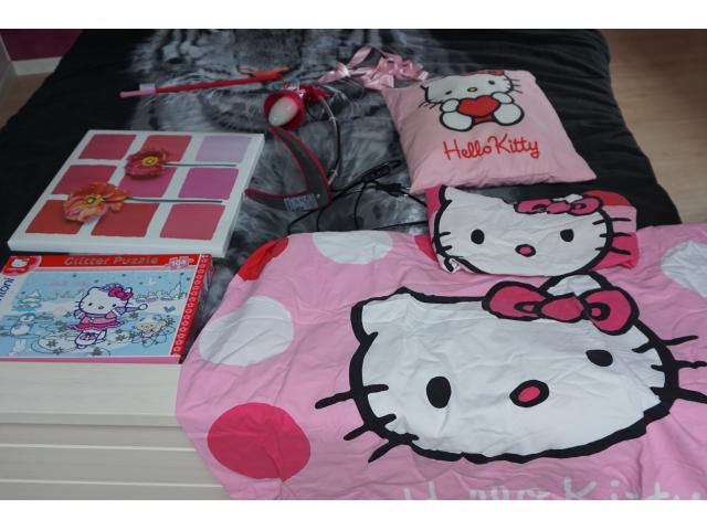 Photo Lot Hello Kitty : couette et jeux image 1/1