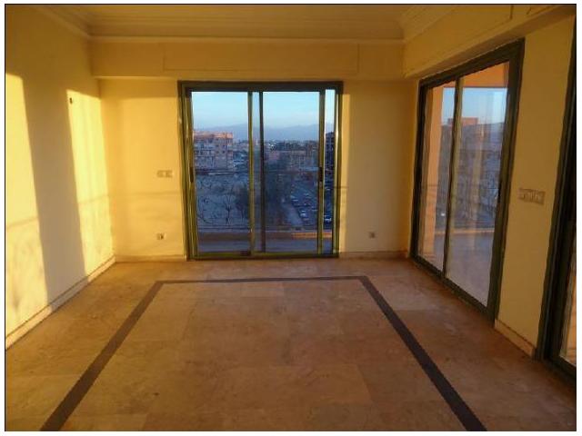 LUMINEUX APPARTEMENT AVEC PISCINE ET JARDIN