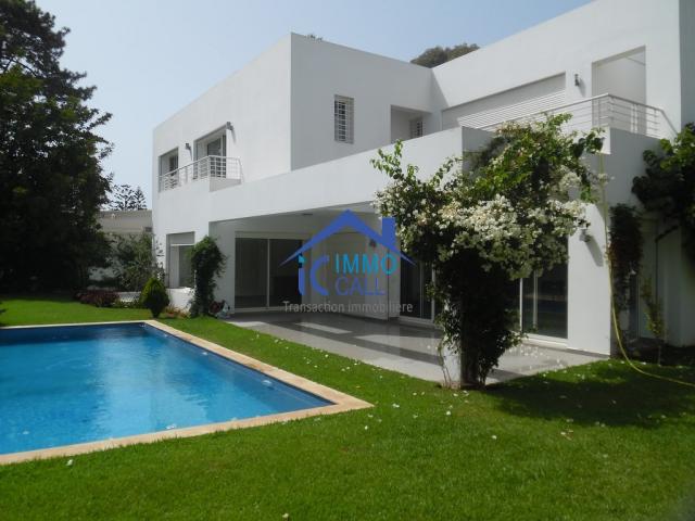 Luxueuse villa de 1400 m² à LOUER située à Souissi