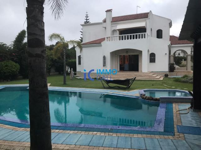 Luxueuse villa de 2000 m² en location située à Souissi