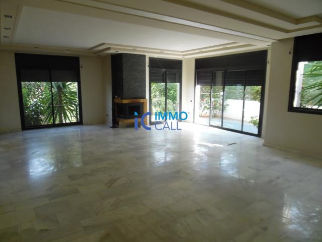 Luxueuse villa de 450 m² en location située à Hay Riad