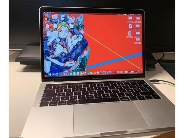 Photo MacBook Pro 2019, 13 pouces , Intel Core i5 image 1/3