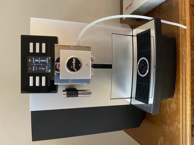 Photo Machine à café automatique professionnelle Jura X8 image 1/1