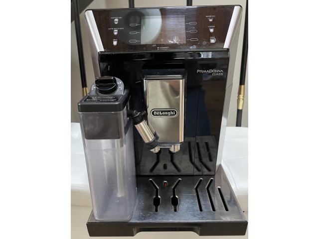 Machine à café De’Longhi haut de gamme – moitié prix !