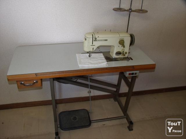 Machine à coudre sur table BERNINA 742 semi-industrielle