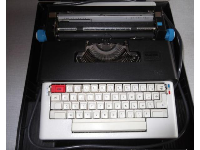 Photo machine à écrire image 1/3