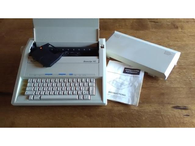 Machine à écrire électrique OLYMPIA
