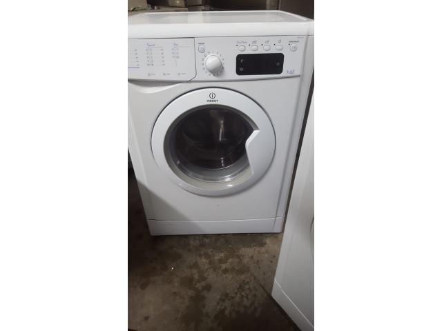 Photo Machine à laver séchante Indesit blanche garantie image 1/3