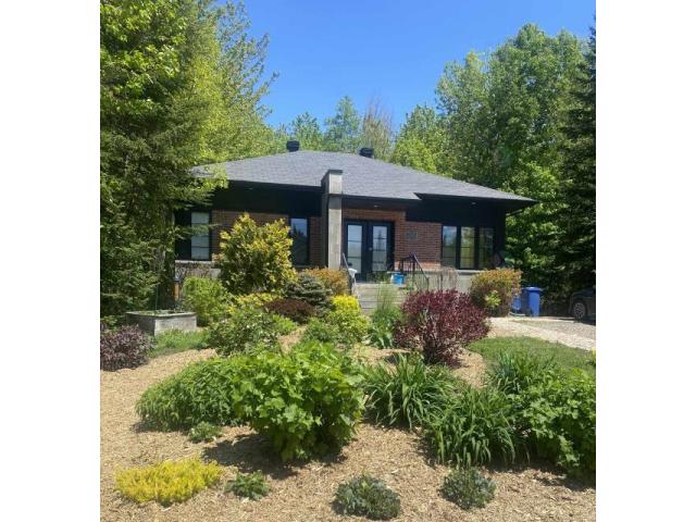 Maison contemporaine (2012) St-Charles-Borromée (Quebec)
