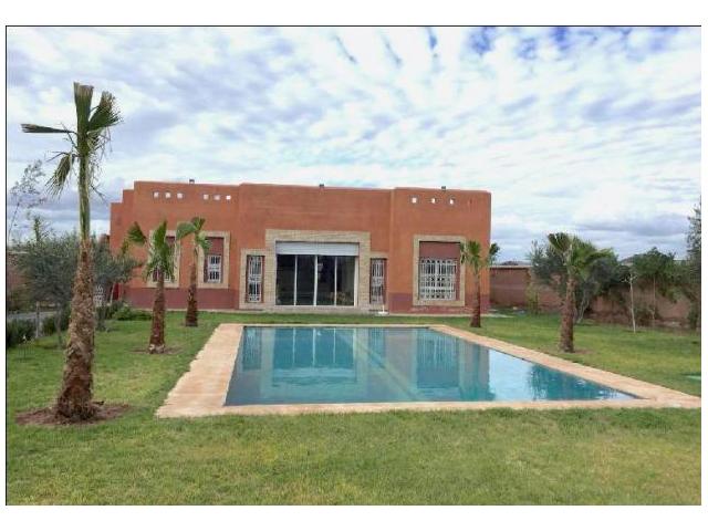 MAISON DE COMPAGNE VIDE OU MEUBLEE AC PISCINE