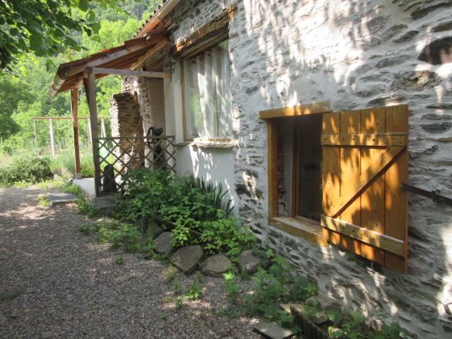 MAISON EN PIERRES 120 m²   3 CHAMBRES   JARDIN 600 m²  AU CALME  MONTAGNE NOIRE