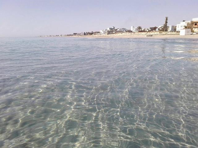 Maison meublée , à 1 minute à pied de la mer , dans la plage du Mnakaa dans Salakta