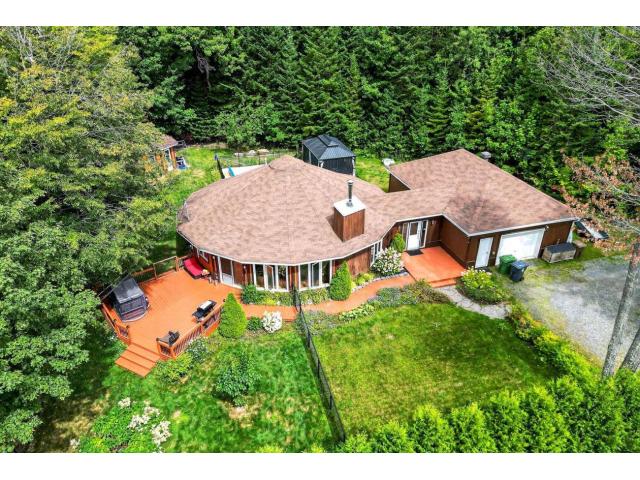 Maison originale des plus chalereuses dans les Laurentides (Quebec)