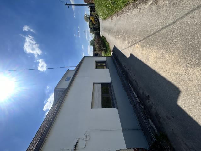 Maison unifamiliale avec dépendance comprenant un vaste jardin sur un terrain de +/-2000 m2 située à