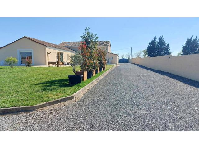 Maison/Villa 2008 de 240m2 + 120m2 espace piscine intérieure