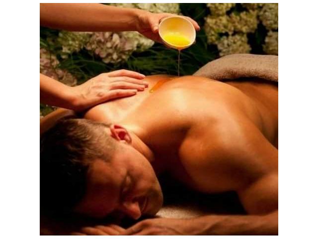 Masseur naturiste pour femme homme couple