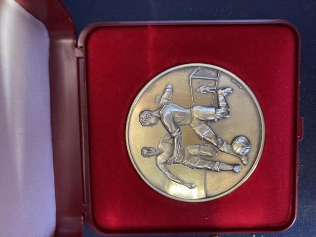 médaille commémorative Standard Finaliste Coupe des Coupes UEFA 1981-1982