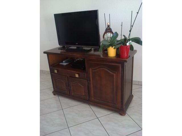 Photo meuble TV en bois massif de haute qualité 50.- CHF image 1/2