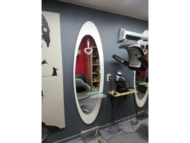 Photo Miroirs et bac de lavage de la marque Salon Ambiance image 1/5