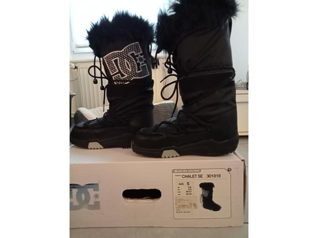 Photo Moon Boots DC noires, modèle "Chalet" image 1/6