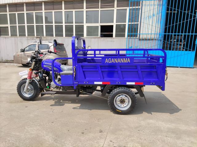 MOTO TRICYCLE DE MARQUE HASILAZA / AGANAMA