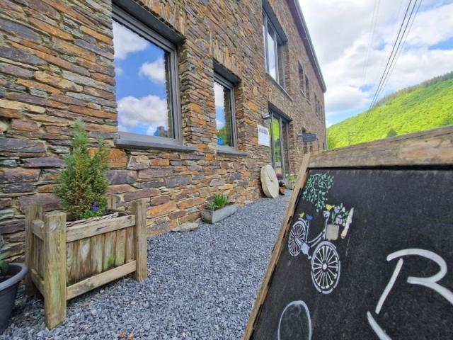 Mouzaive - Semois : immeuble, 5 apparts, brasserie, tiny house.