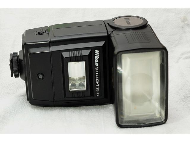 Photo Nikon Speedlight SB-16 - flash professionelle image 1/2