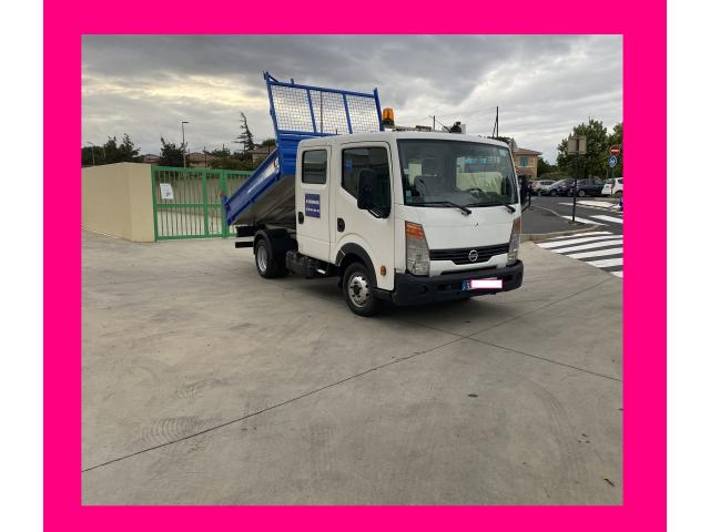 Nissan  benne .cabstar  benne  double cabine  6 places comme  neuf   contrôle ok  vierge . 2011 avec