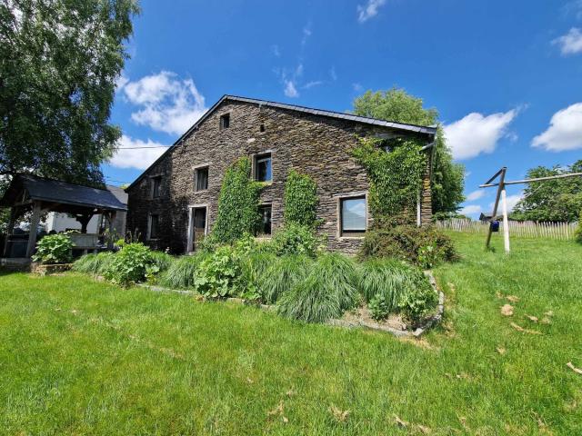 NOIREFONTAINE : Authentique maison Ardennaise sur 5a84ca, garage, jardin.