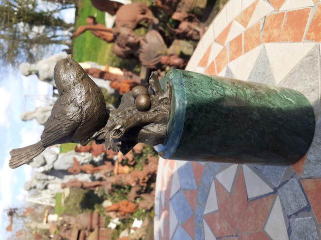 OISEAU EN BRONZE SIGNE MILO SUR SOCLE CIRCULAIRE