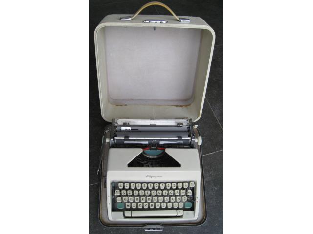 Olympia SM9 / Machine à écrire vintage avec valise de transport