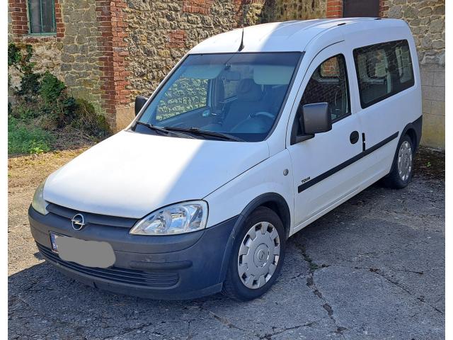 Opel Combo Tour 1,3 cdti-Réparer ou pièces