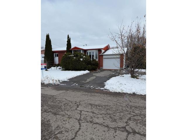 Opportunité d'investissement Maison près de l'Hôpital St-Eustache (Quebec)