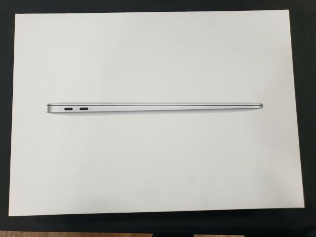 Photo Ordinateur portable MacBook Air 13 pouces (512 Go SSD, M1, 8 Go) - Argent - (novembre 2020) image 1/5