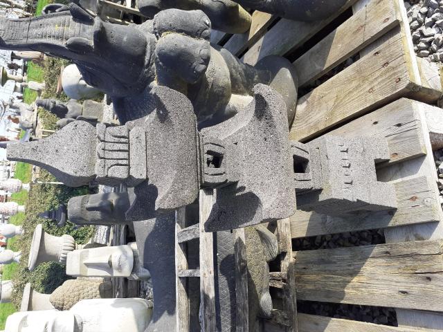 PAGODE ,LANTERNE JAPONAISE EN PIERRE DE LAVE