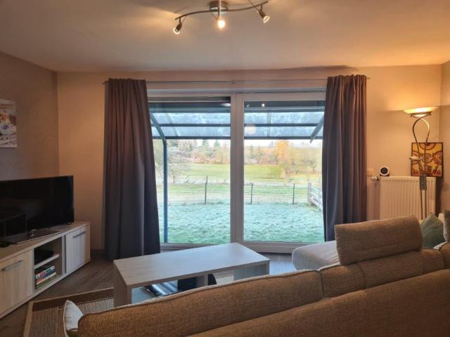 Paliseul : bel appartement, REZ, 2ch, terrasse, jardin, parking.