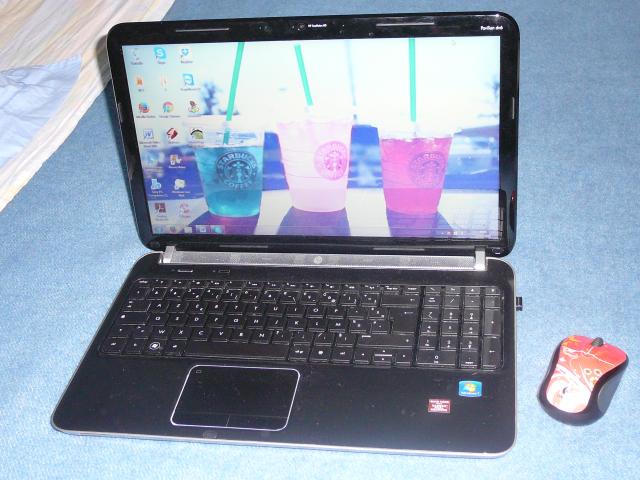 Photo PC portable HP 15,6 + souris sans fil image 1/2