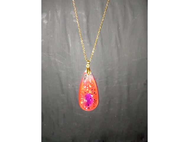 pendentif resine avec collier