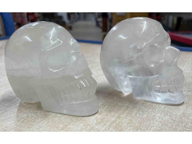 Photo Petit crâne en cristal de roche - H: 8 cm image 1/4