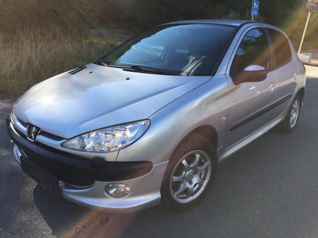 Photo Peugeot 206 1.4LLL HDI 70 CH image 1/3