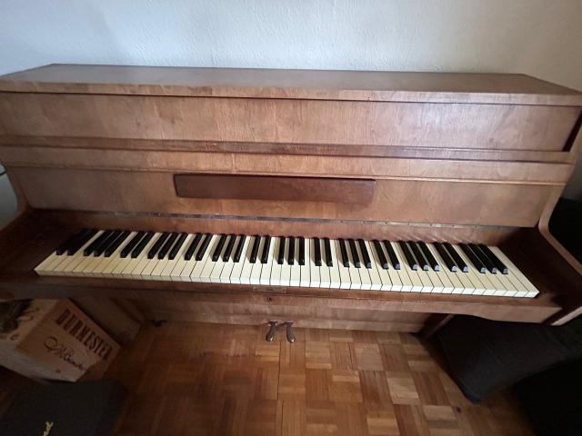 Piano droit