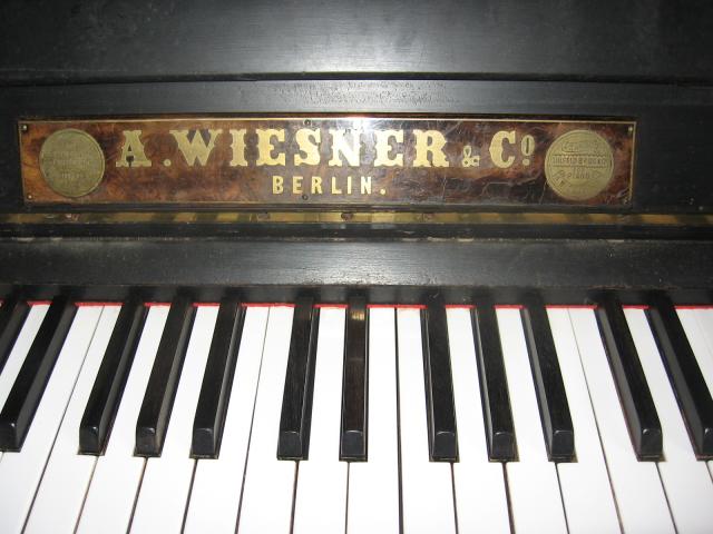 Piano droit A.WIESNER & Co For Piano. AWARDED