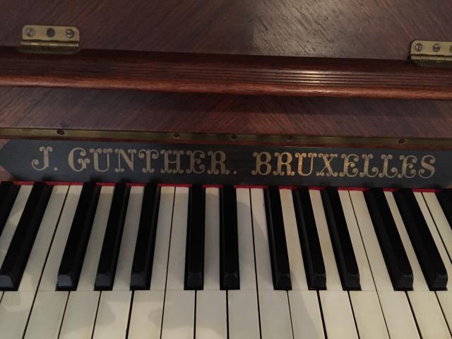Piano droit - J. Gunther Bruxelles en très bon état