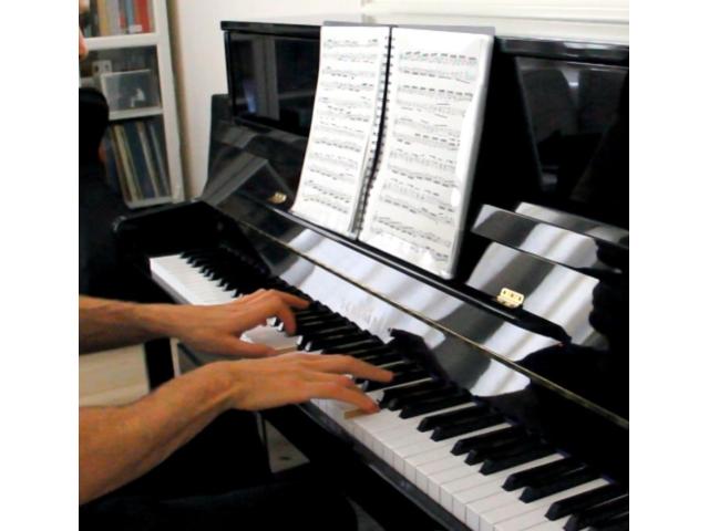Photo Piano Lessons at home / Cours de piano à domicile image 1/1