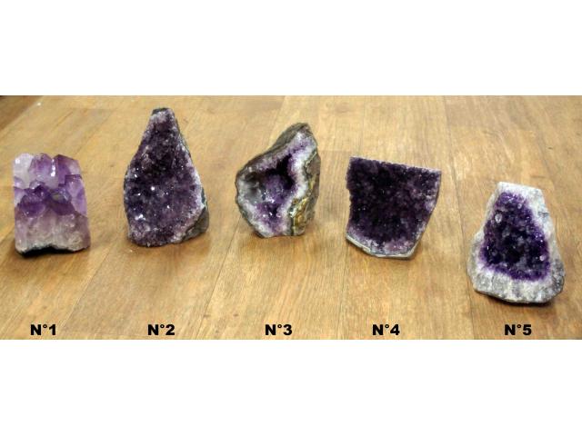 pierre améthyste brut - H: 13 à 19 cm