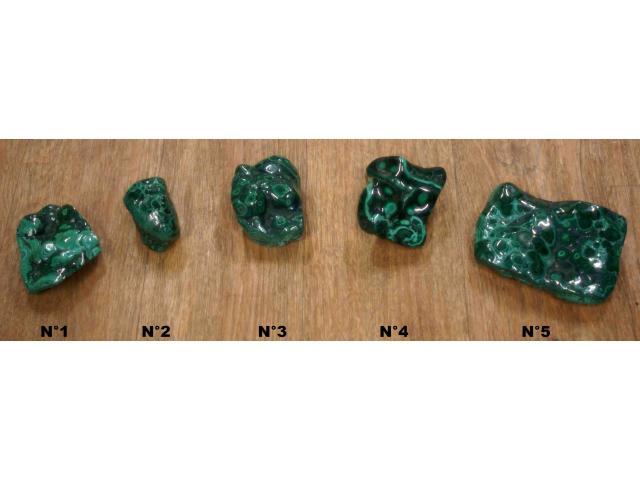 pierre de malachite - H: 4 à 6 cm