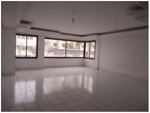 Plateau de bureau de 220 m2 sur BD EL MASSIRA