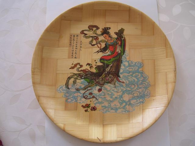 Plateau vintage en Bambou Dame du fleuve style asiatique Diamètre 35 cm