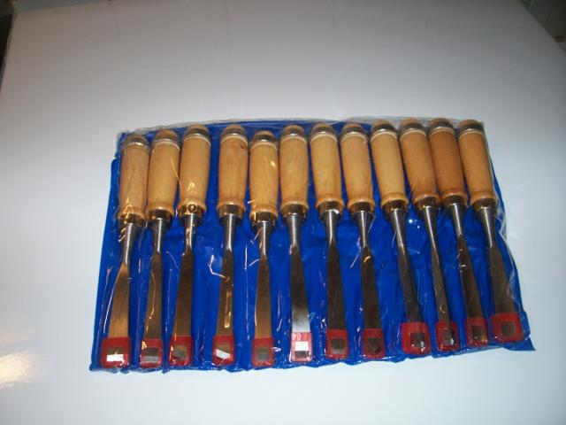 Pochette de 12 ciseaux à bois